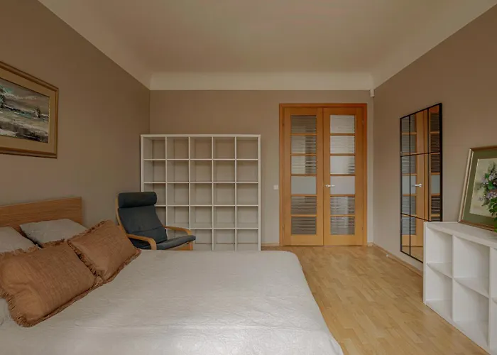 Sunny Apartment In The Art Nouveau District With Balcony
